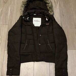 Vintage Y2K Hollister Women's Brown Puffer Jacket with Faux Fur Hood
